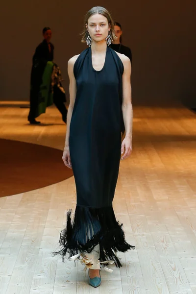 Look 15
